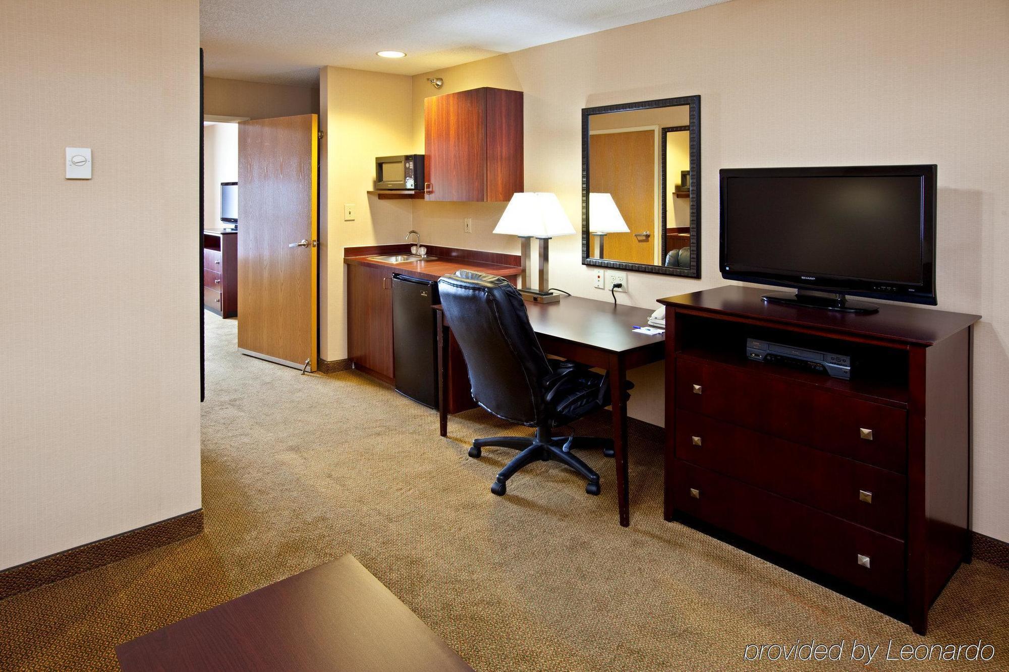 Holiday Inn Express Hotel & Suites Cincinnati-North/Sharonville Extérieur photo