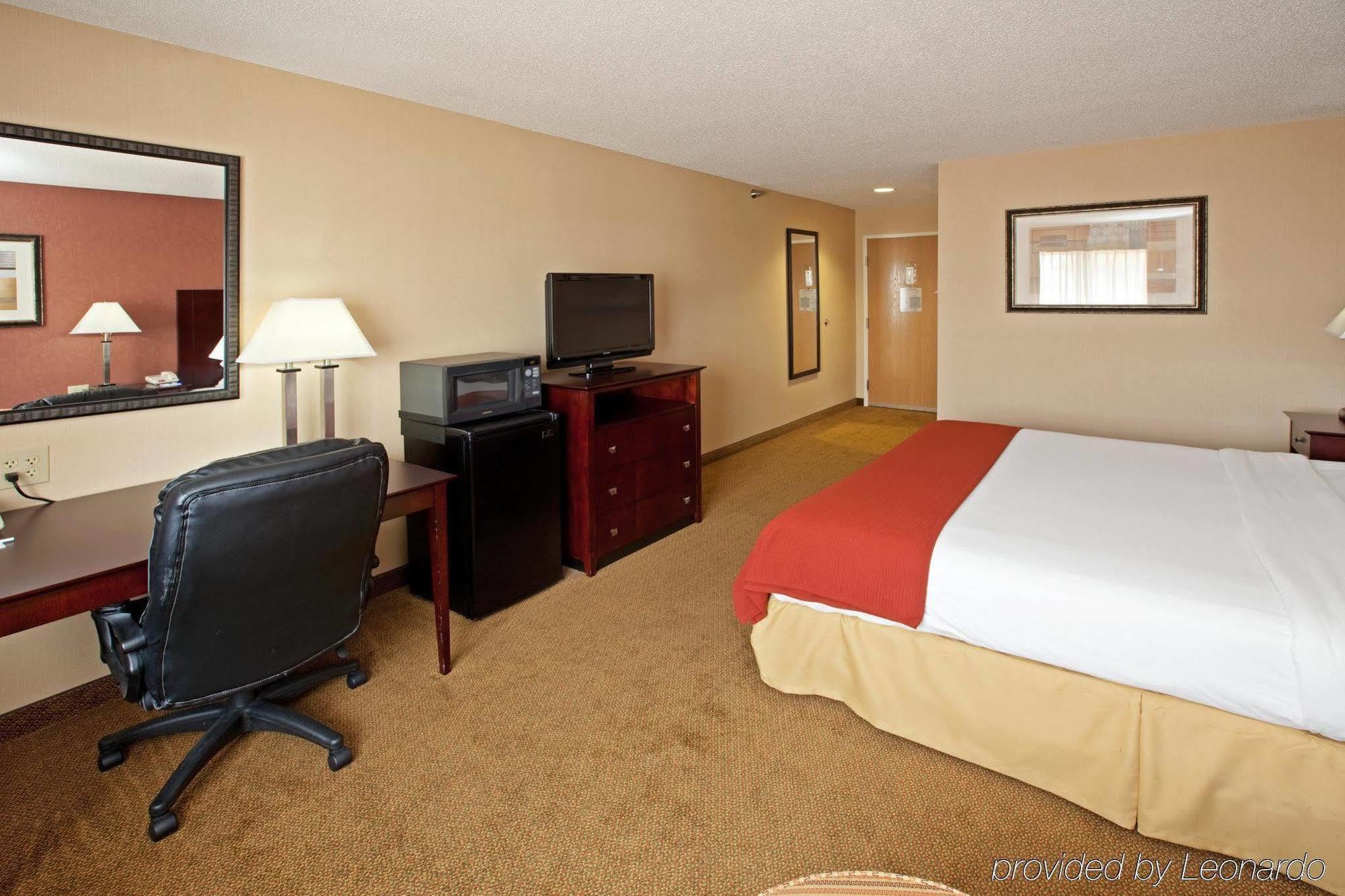 Holiday Inn Express Hotel & Suites Cincinnati-North/Sharonville Chambre photo