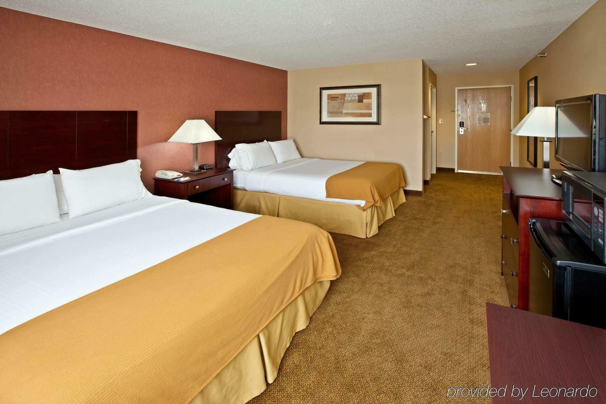 Holiday Inn Express Hotel & Suites Cincinnati-North/Sharonville Extérieur photo