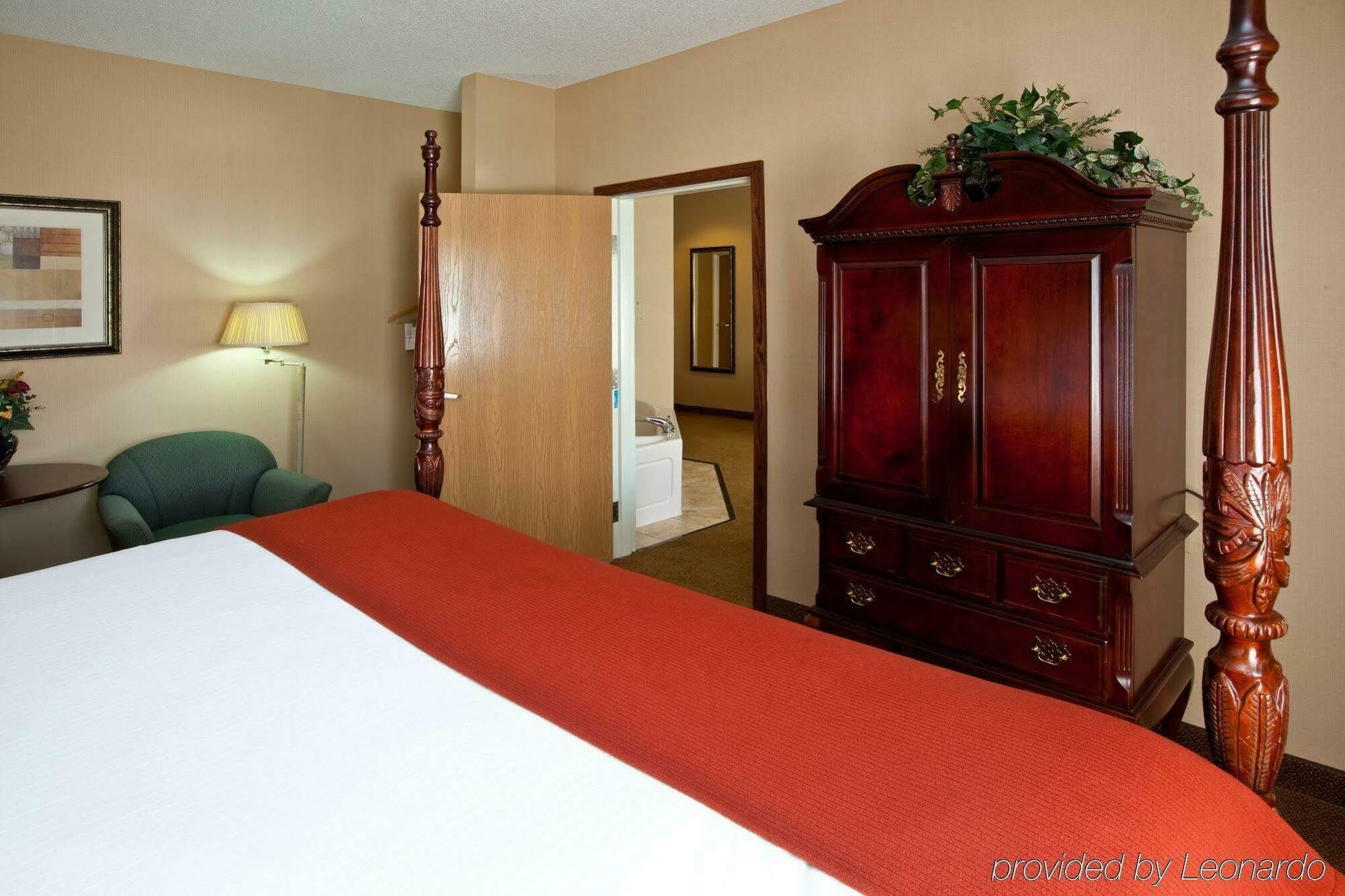 Holiday Inn Express Hotel & Suites Cincinnati-North/Sharonville Extérieur photo